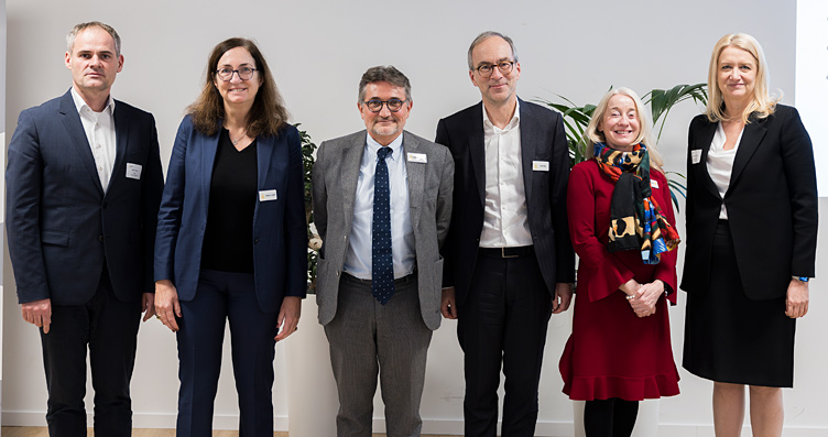 Gruppenfoto: (v. li.) Milan Bláha, Isabelle Sapet, Giancarlo Attolini, Prof. Dr. Jens Poll,  Shauna Greely, Oana Nicorescu