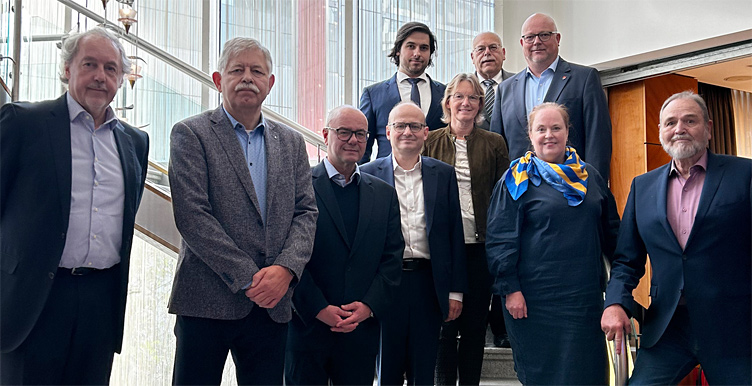 (unten v. li.) Heinrich Jansen, Erwin Köster, Frank Häfner, Dieter Gahlen, Astrid Nissen-Schmidt, Dr. Julia Füssel (Vorsitzende), Peter Hassel (stellvertretender Vorsitzender); (oben v. li.) Alexander Hinz, Andreas Hunecke, Dirk Meyer